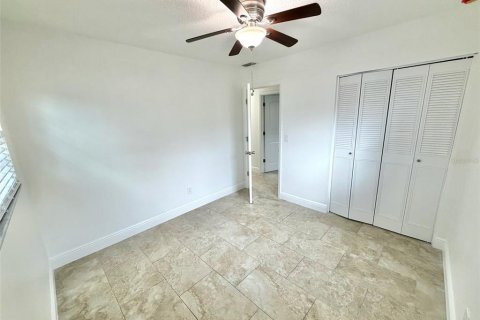 House in Saint Petersburg, Florida 3 bedrooms, 135.17 sq.m. № 2110684 - photo 21