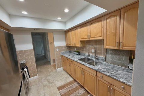 House in Saint Petersburg, Florida 3 bedrooms, 135.17 sq.m. № 2110684 - photo 8