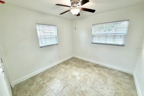 House in Saint Petersburg, Florida 3 bedrooms, 135.17 sq.m. № 2110684 - photo 20
