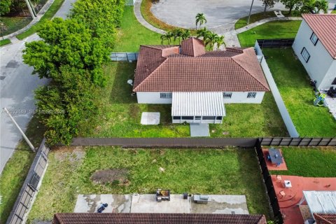 Villa ou maison à louer à Homestead, Floride: 3 chambres, 152.45 m2 № 2154503 - photo 22