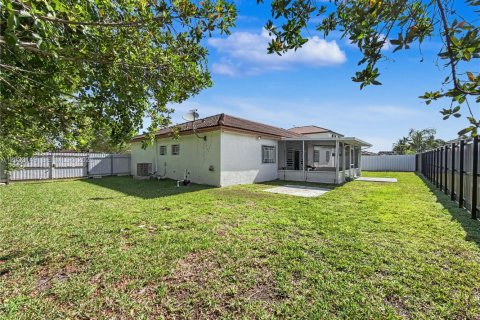 Villa ou maison à louer à Homestead, Floride: 3 chambres, 152.45 m2 № 2154503 - photo 19