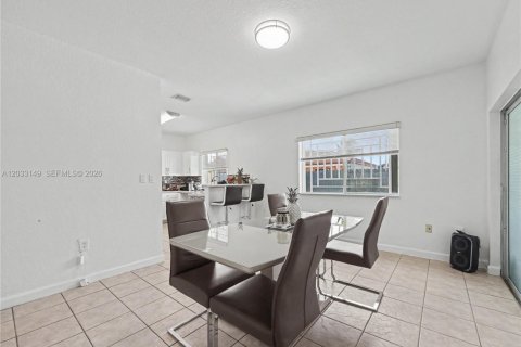 Villa ou maison à louer à Homestead, Floride: 3 chambres, 152.45 m2 № 2154503 - photo 8