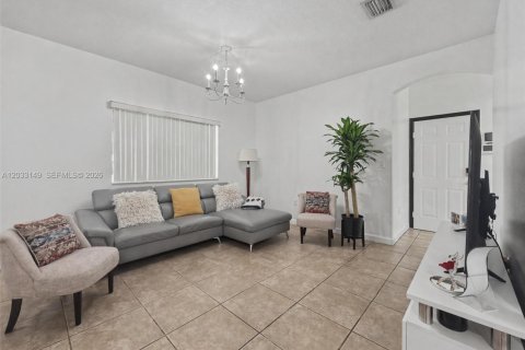 Villa ou maison à louer à Homestead, Floride: 3 chambres, 152.45 m2 № 2154503 - photo 5