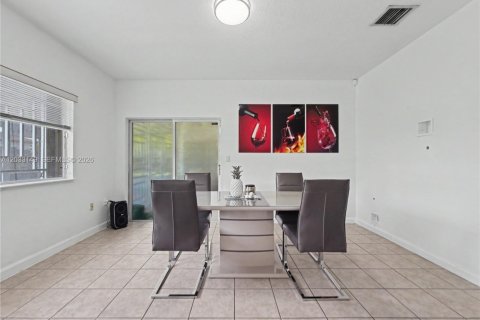 Villa ou maison à louer à Homestead, Floride: 3 chambres, 152.45 m2 № 2154503 - photo 9