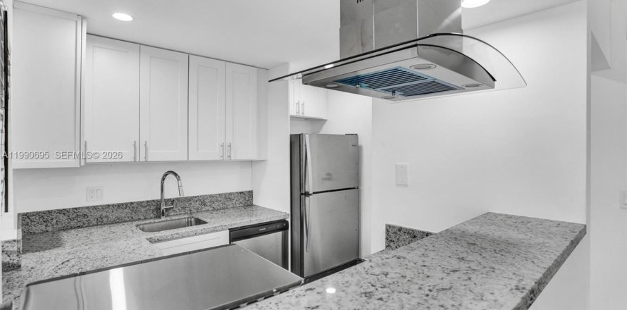 Condo in Lauderhill, Florida, 1 bedroom  № 2058245