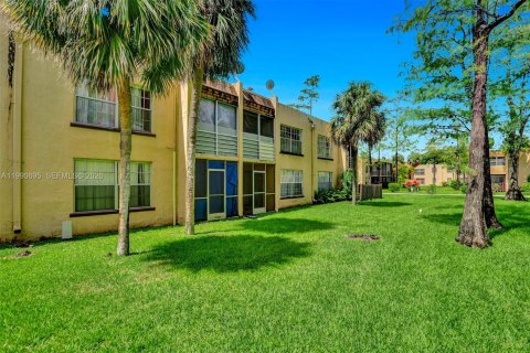 Condo in Lauderhill, Florida, 1 bedroom  № 2058245 - photo 28