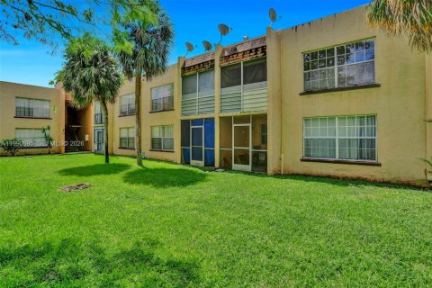 Condo in Lauderhill, Florida, 1 bedroom  № 2058245 - photo 27
