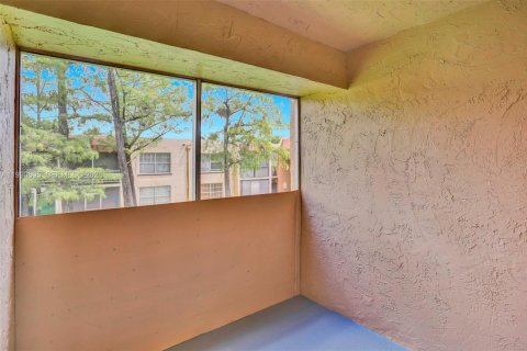 Condo in Lauderhill, Florida, 1 bedroom  № 2058245 - photo 20