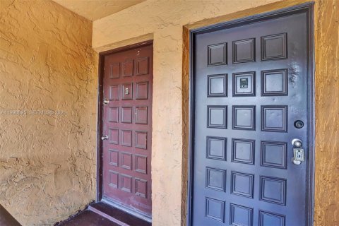 Condo in Lauderhill, Florida, 1 bedroom  № 2058245 - photo 23