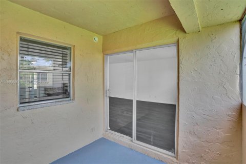 Condo in Lauderhill, Florida, 1 bedroom  № 2058245 - photo 18