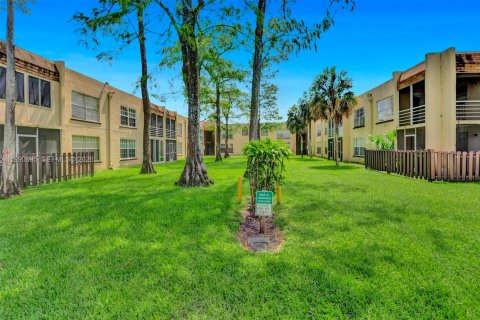 Condo in Lauderhill, Florida, 1 bedroom  № 2058245 - photo 29