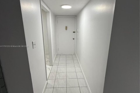 Condominio en venta en Lauderhill, Florida, 2 dormitorios, 101.08 m2 № 1937906 - foto 8