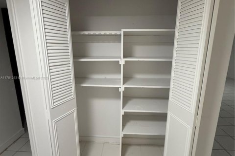 Condominio en venta en Lauderhill, Florida, 2 dormitorios, 101.08 m2 № 1937906 - foto 15