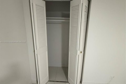 Condominio en venta en Lauderhill, Florida, 2 dormitorios, 101.08 m2 № 1937906 - foto 19