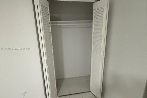Condominio en venta en Lauderhill, Florida, 2 dormitorios, 101.08 m2 № 1937906 - foto 18