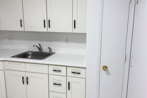 Condominio en venta en Lauderhill, Florida, 2 dormitorios, 101.08 m2 № 1937906 - foto 5