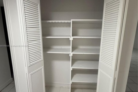 Condominio en venta en Lauderhill, Florida, 2 dormitorios, 101.08 m2 № 1937906 - foto 16