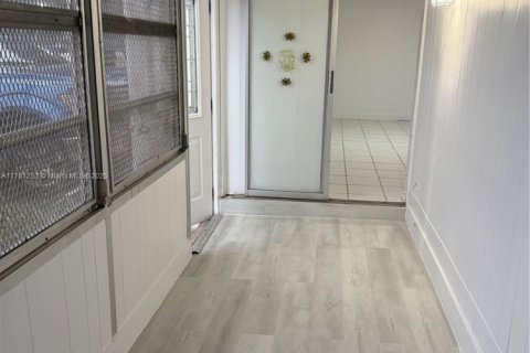 Condominio en venta en Lauderhill, Florida, 2 dormitorios, 101.08 m2 № 1937906 - foto 2