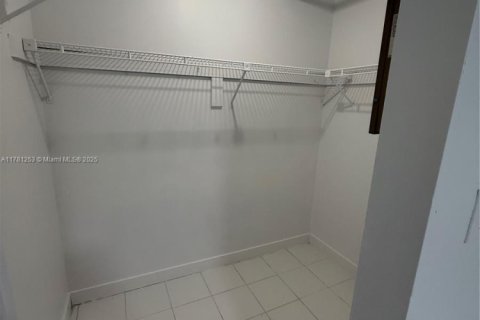 Condominio en venta en Lauderhill, Florida, 2 dormitorios, 101.08 m2 № 1937906 - foto 13