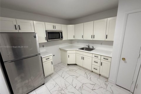 Condominio en venta en Lauderhill, Florida, 2 dormitorios, 101.08 m2 № 1937906 - foto 7