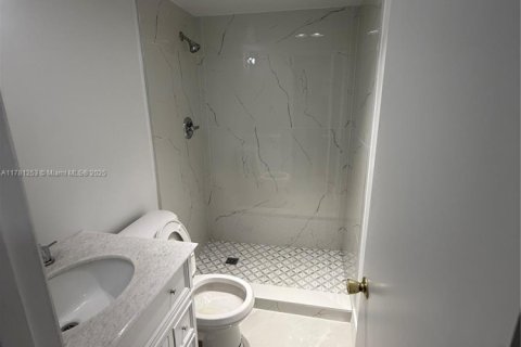 Condominio en venta en Lauderhill, Florida, 2 dormitorios, 101.08 m2 № 1937906 - foto 9
