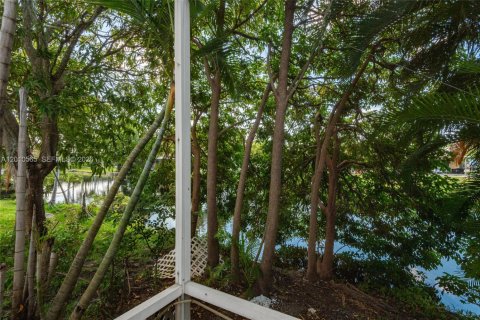 Villa ou maison à louer à Sunrise, Floride: 4 chambres, 126.35 m2 № 2073288 - photo 28