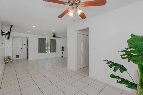 Villa ou maison à louer à Sunrise, Floride: 4 chambres, 126.35 m2 № 2073288 - photo 16