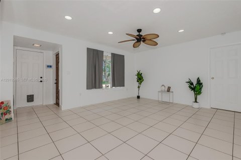 Villa ou maison à louer à Sunrise, Floride: 4 chambres, 126.35 m2 № 2073288 - photo 5
