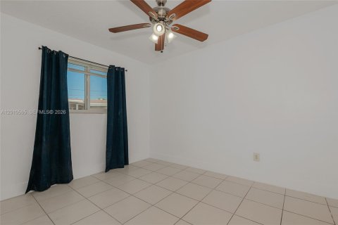 Villa ou maison à louer à Sunrise, Floride: 4 chambres, 126.35 m2 № 2073288 - photo 9