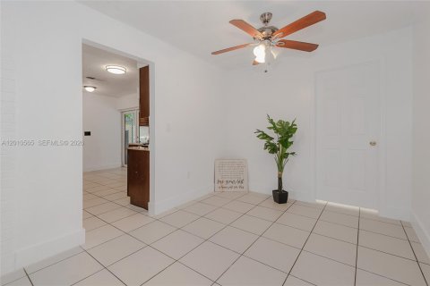 Villa ou maison à louer à Sunrise, Floride: 4 chambres, 126.35 m2 № 2073288 - photo 8