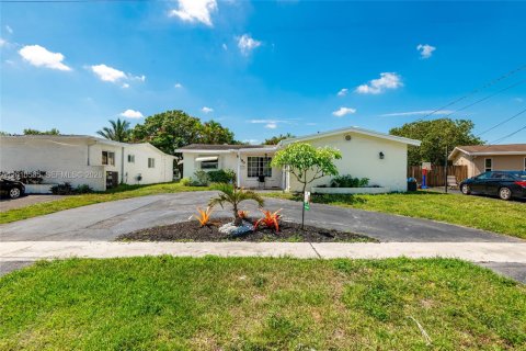 Villa ou maison à louer à Sunrise, Floride: 4 chambres, 126.35 m2 № 2073288 - photo 2