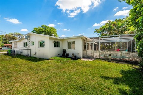 Villa ou maison à louer à Sunrise, Floride: 4 chambres, 126.35 m2 № 2073288 - photo 3