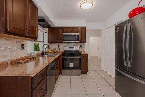 Villa ou maison à louer à Sunrise, Floride: 4 chambres, 126.35 m2 № 2073288 - photo 20