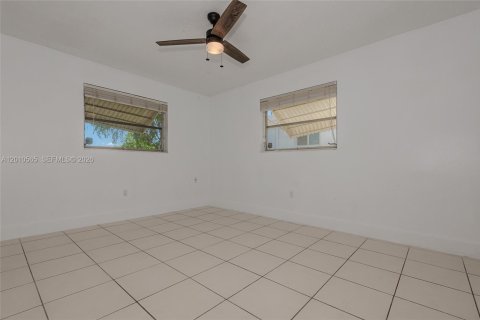 Villa ou maison à louer à Sunrise, Floride: 4 chambres, 126.35 m2 № 2073288 - photo 21