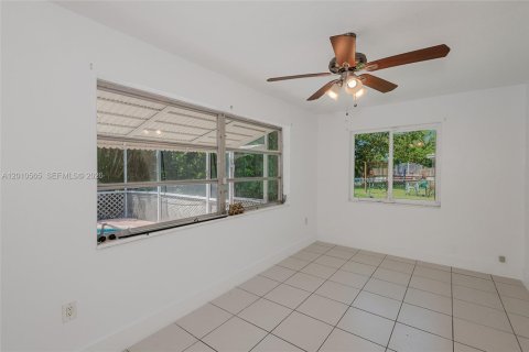 Villa ou maison à louer à Sunrise, Floride: 4 chambres, 126.35 m2 № 2073288 - photo 15