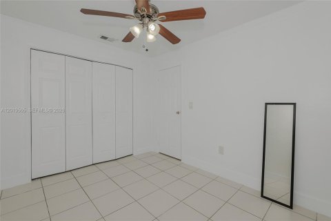 Villa ou maison à louer à Sunrise, Floride: 4 chambres, 126.35 m2 № 2073288 - photo 10