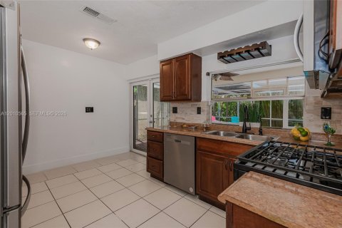 Villa ou maison à louer à Sunrise, Floride: 4 chambres, 126.35 m2 № 2073288 - photo 17