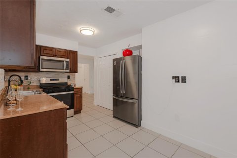 Villa ou maison à louer à Sunrise, Floride: 4 chambres, 126.35 m2 № 2073288 - photo 19