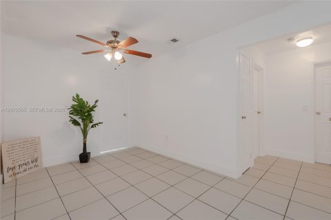 Villa ou maison à louer à Sunrise, Floride: 4 chambres, 126.35 m2 № 2073288 - photo 7