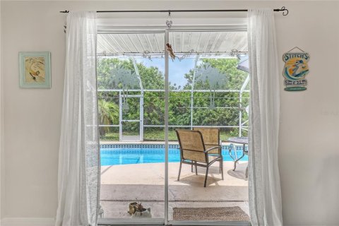 House in Palm Bay, Florida 3 bedrooms, 155.8 sq.m. № 1802051 - photo 13