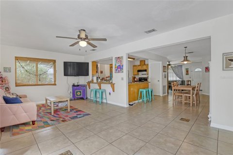 House in Palm Bay, Florida 3 bedrooms, 155.8 sq.m. № 1802051 - photo 14