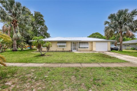 House in Palm Bay, Florida 3 bedrooms, 155.8 sq.m. № 1802051 - photo 5