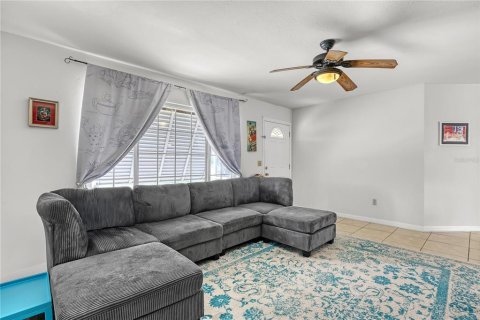 House in Palm Bay, Florida 3 bedrooms, 155.8 sq.m. № 1802051 - photo 8