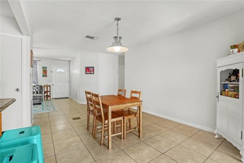 House in Palm Bay, Florida 3 bedrooms, 155.8 sq.m. № 1802051 - photo 11