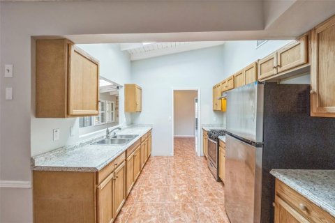 House in Longwood, Florida 4 bedrooms, 193.24 sq.m. № 1800035 - photo 5