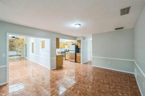 House in Longwood, Florida 4 bedrooms, 193.24 sq.m. № 1800035 - photo 7