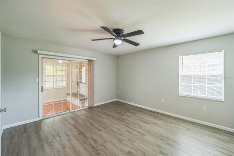 House in Longwood, Florida 4 bedrooms, 193.24 sq.m. № 1800035 - photo 14