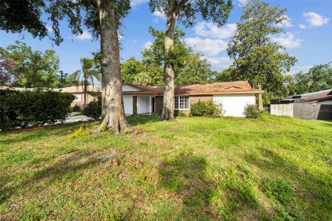 House in Longwood, Florida 4 bedrooms, 193.24 sq.m. № 1800035 - photo 25