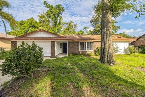 House in Longwood, Florida 4 bedrooms, 193.24 sq.m. № 1800035 - photo 1