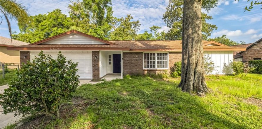 House in Longwood, Florida 4 bedrooms, 193.24 sq.m. № 1800035